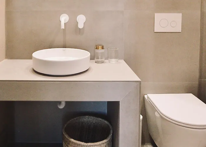 Daire Katikia, Old Square Pefkochori