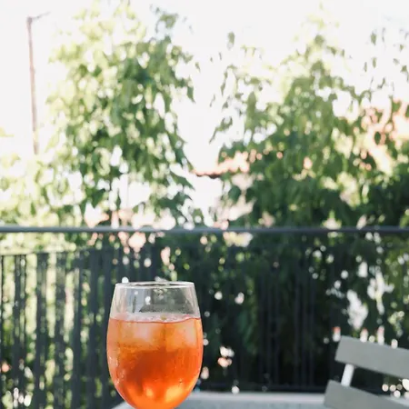 Διαμέρισμα Katikia, Old Square *