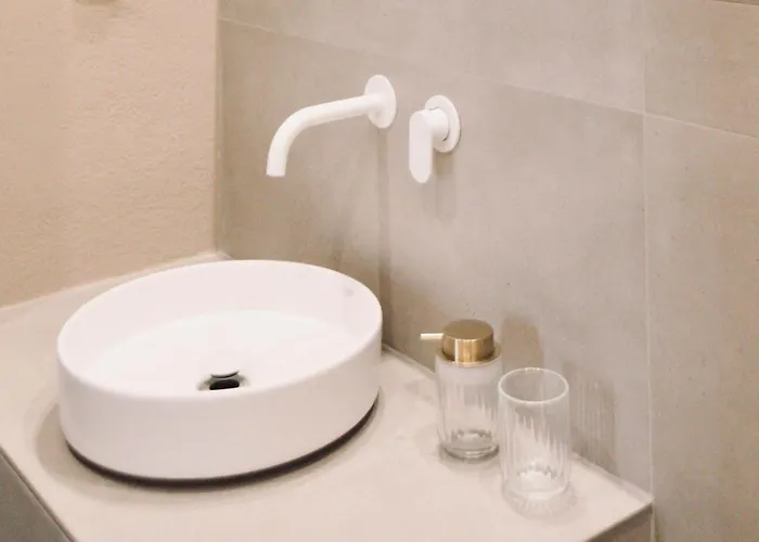 Διαμέρισμα Katikia, Old Square