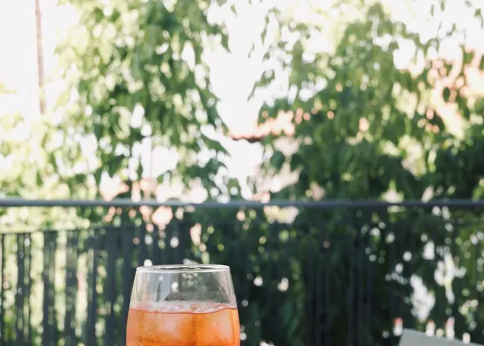 Διαμέρισμα Katikia, Old Square *