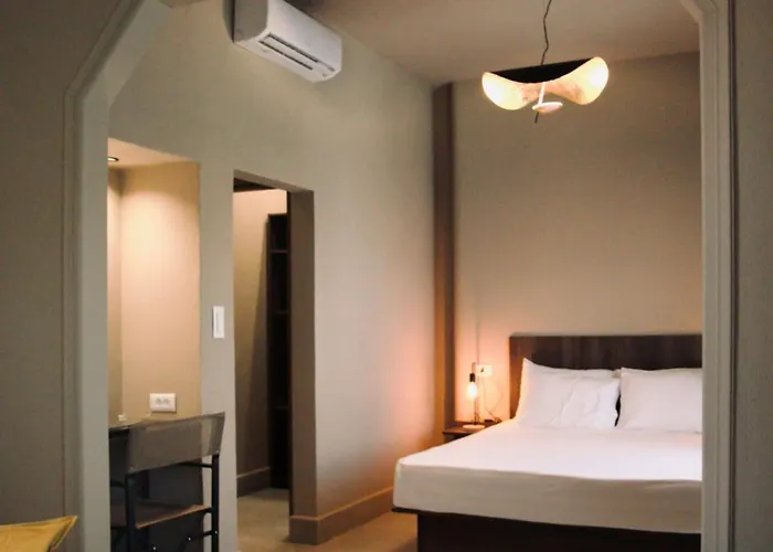 Διαμέρισμα Katikia, Old Square